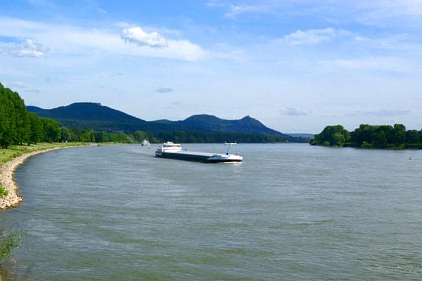 Rheinblick-von-der-Promenade-aus