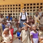 Dr-Sattler-mit-Kindergruppe-in-Togo-Beta-Humanitarian-Help