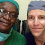 Portrait-Dr-Sattler-Robert-Ssentongo-in-OP-Kleidung-in-Uganda-Beta-Humanitarian-Help