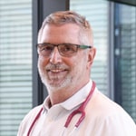 Kinderarzt Dr. Werner Garbe in der Beta Klinik Bonn