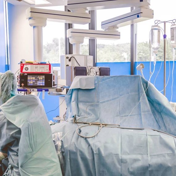 Operation in der Beta Klinik unter Narkose.