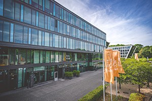 Eingang der Beta Klinik in Bonn