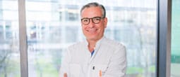 Chefarzt Neurochirurg Gasser in Bonn Bild