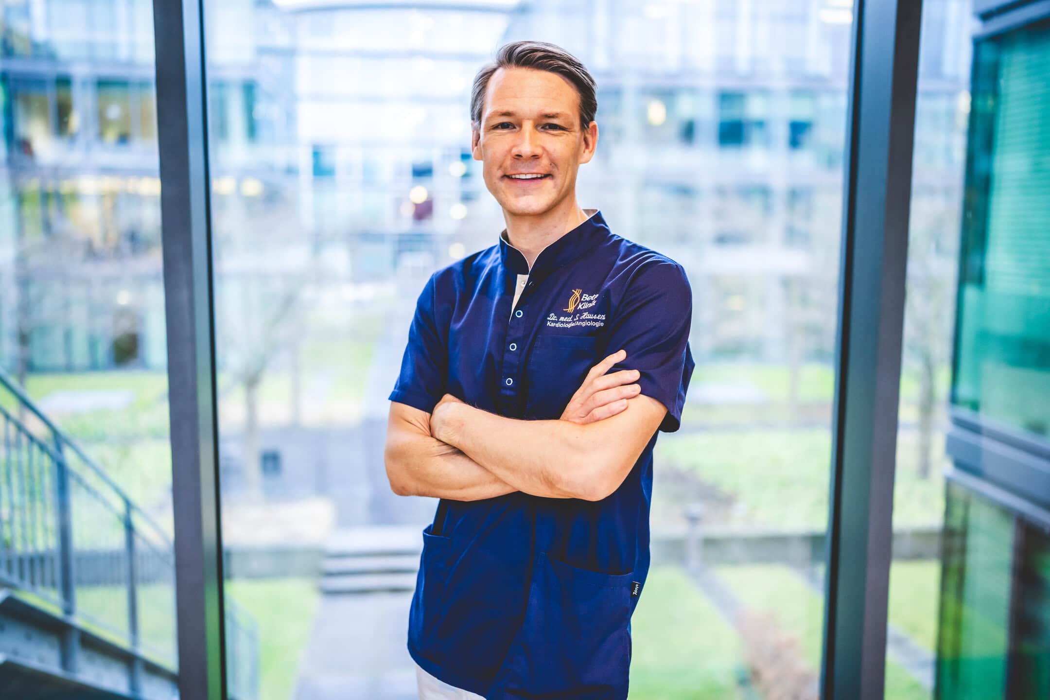 Dr. med. Sven Hausen ist Kardiologe und Angiologe
