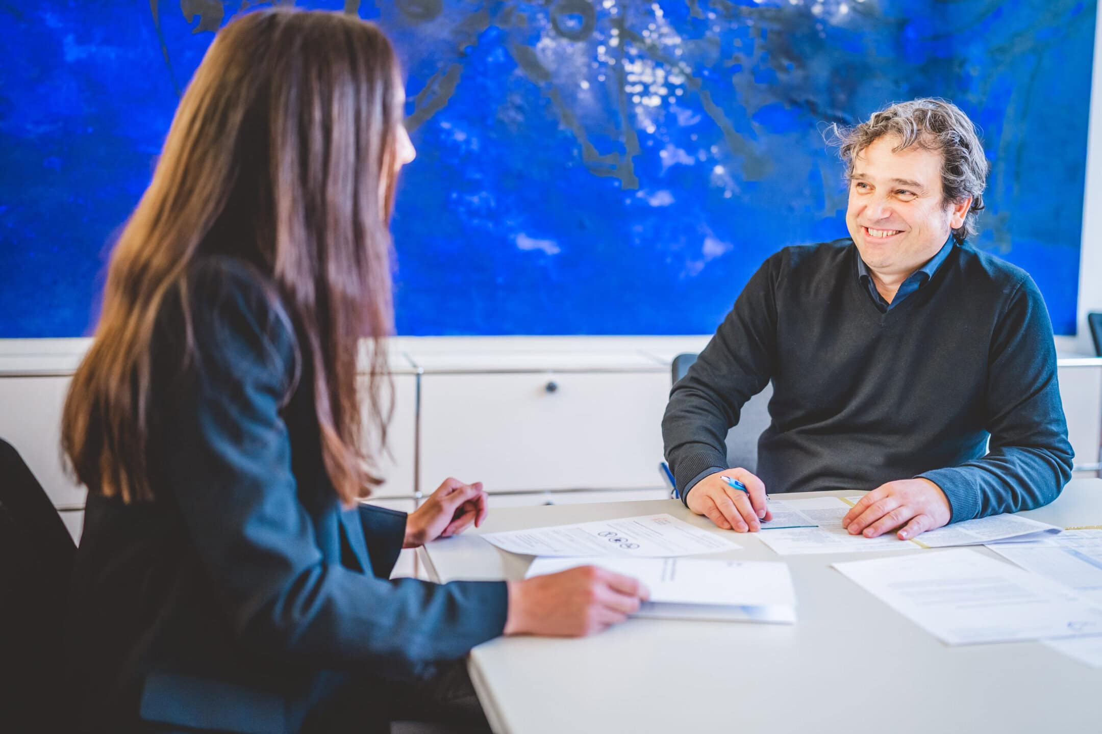 Dr. med. Karl Mackenrodt führt Patientengespräch