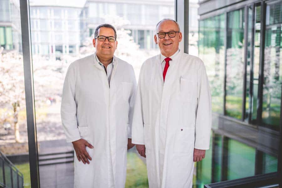 Teamfoto der Fachärzte des Bauchzentrums Stefan Mühlbauer und Dr. Peter Lüsebrink